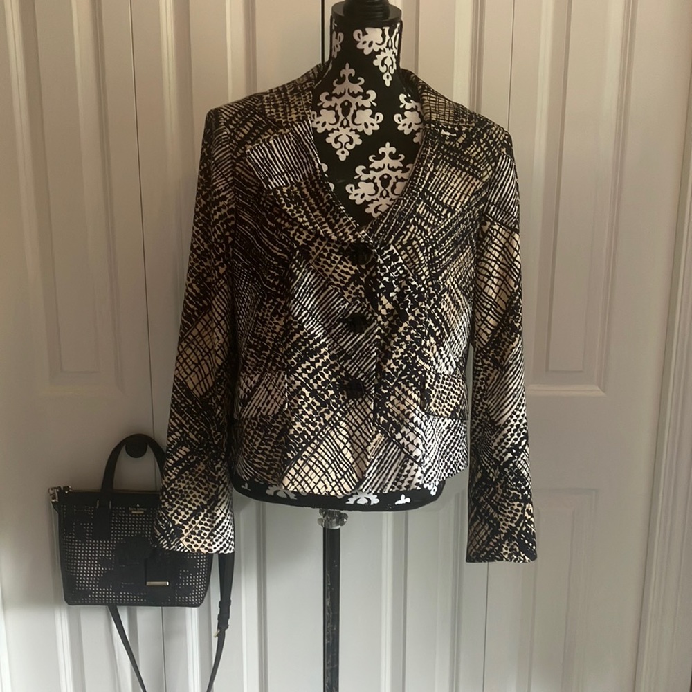 Fabulous Evan Picone black beige and tan three button front blazer.